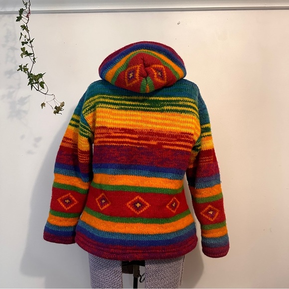 Northern Lifestyles Canada Multicoloured Hand Knit Zip Up Sweater - Picture 7 of 10